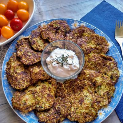 Gluténmentes cukkinis palacsinta szalonnával és füstölt sajttal