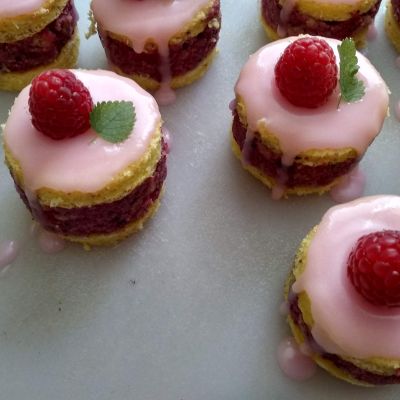 Gluténmentes puncs sütemények