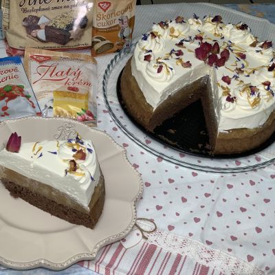Glutenfreier Lebkuchenkuchen mit Äpfeln und Mascarpone-Schlagsahne