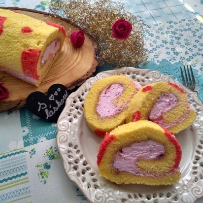 Gluténmentes eper tekercs szívvel