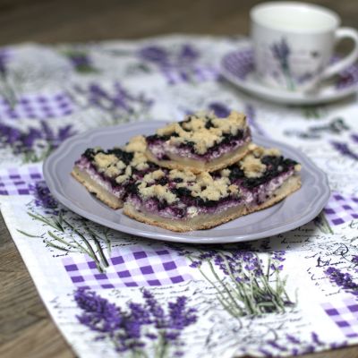 Kynutý tvarohově-borůvkový koláč bez lepku