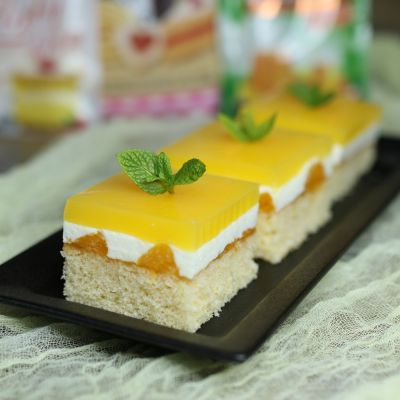 Gluten-free fresh fruit dessert with vitamins