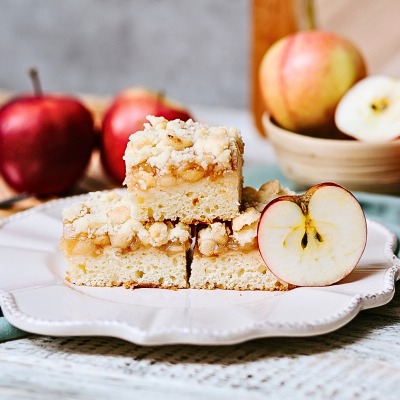 Quick gluten-free apple pie with crumble