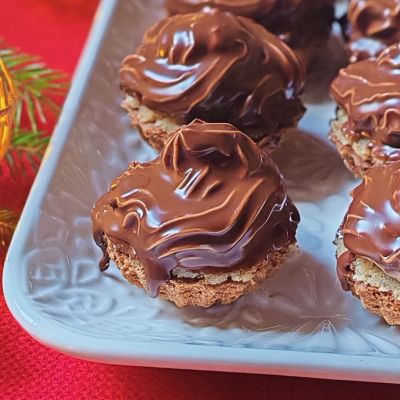 Gluten-free Christmas nut cupcakes