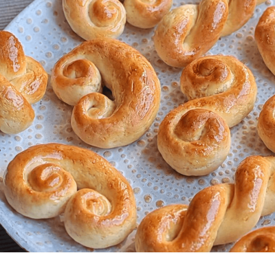 Gluten-free honey Easter buns