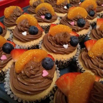 Gluténmentes cupcake csokikrémmel és gyümölccsel