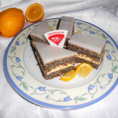 Bezlepkový makový koláč s citrónovou polevou