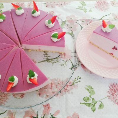 Gluten-free cherry cheesecake