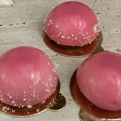 Chocolate mousse with mirror glaze