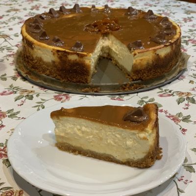 Sernik z solonym karmelem