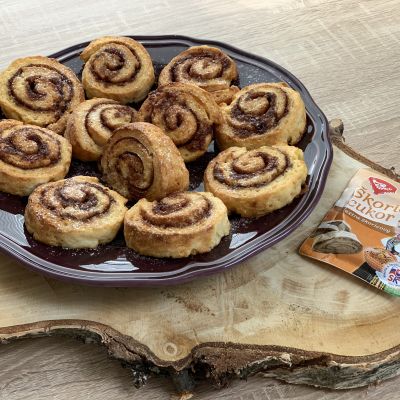 Bezlepkové skořicové vosí hnízda