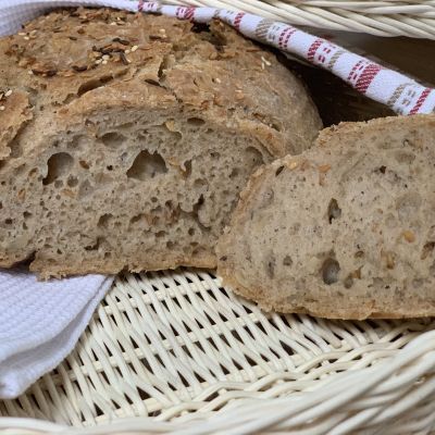 Bezlepkový kváskový chlieb pečený v jánskom skle