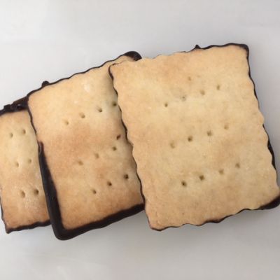 Glutenfreie halbgetauchte Kekse oder Käsekuchenkekse