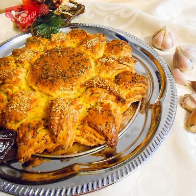 Gluten-free garlic yeast flower