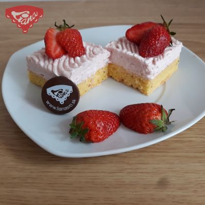 Gluten-free strawberry cut
