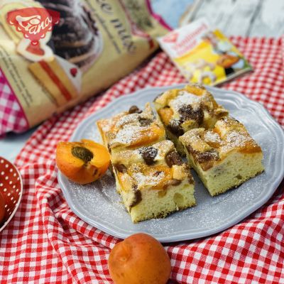 Fluffy gluten-free bubble with fruit that never falls to the bottom