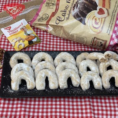 Traditional gluten-free walnut rolls