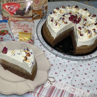 Gluten-free gingerbread cake with apples and mascarpone whipped cream