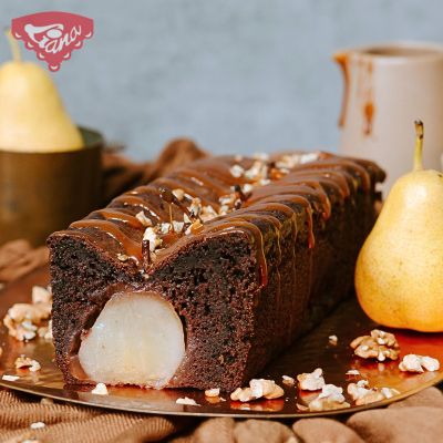 Gluten-free gingerbread with pears topped with caramel