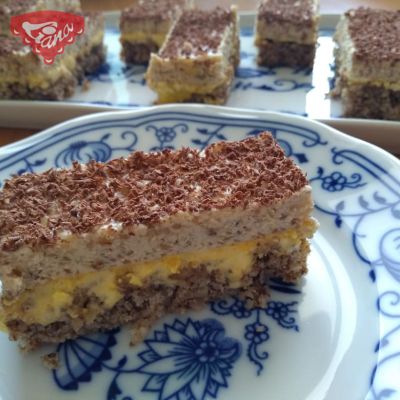 Gluten-free yolk slices with cream