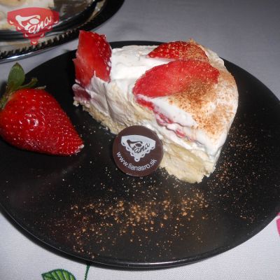 No-bake gluten-free cream cake