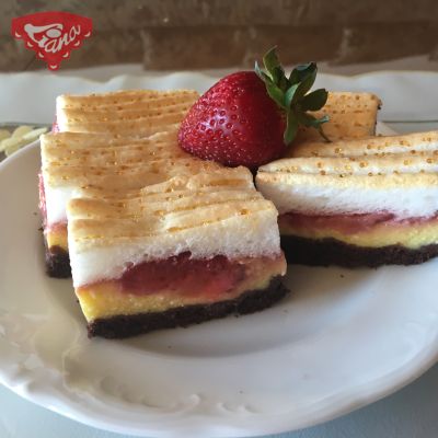 Gluten-free strawberry and cottage cheese dessert