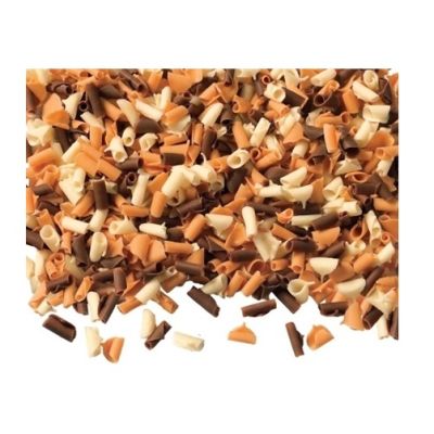 Streuen Sie 70 g Schokoladenraspeln darüber