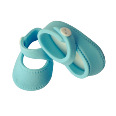 Blaue Schuhe mit weißem Knopf