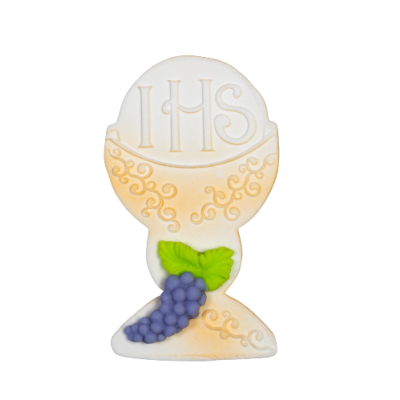 Weißer Kelch mit Hostie und Weintrauben