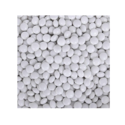 Streuen Sie weiße Linsen (8 mm, 50 g) darüber.