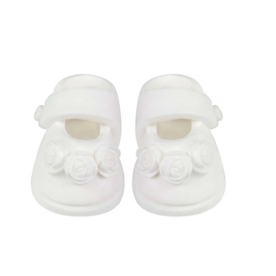 Weiße Schuhe mit Rosen