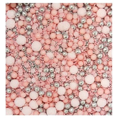 Streuen Sie rosa und silberne Perlen auf.