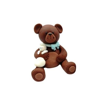 Ein brauner Teddybär mit einem blauen Hasen