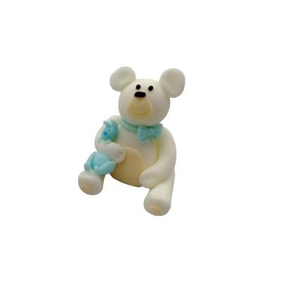 Ein weißer Teddybär mit blauer Schleife