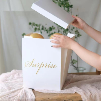 Surprise white paper box 25x35 cm