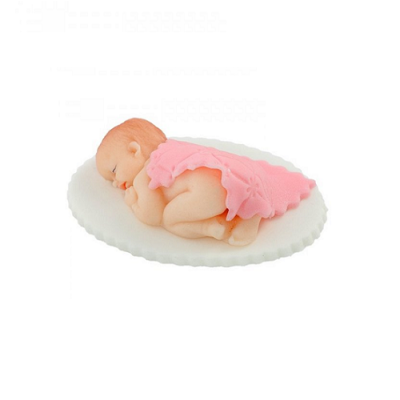 Baby mit einer rosa Decke