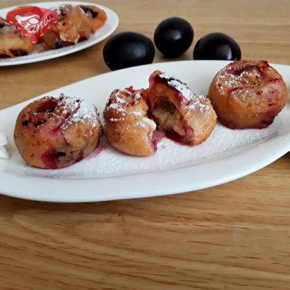 Plums in gluten-free cinnamon dough