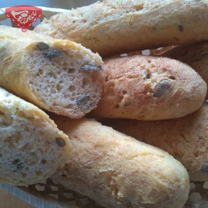 Glutenfreie Karottenbaguettes mit Kürbiskernen