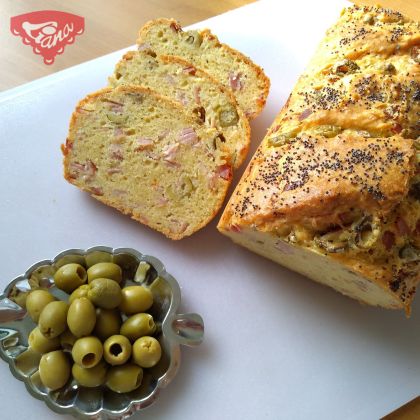 Gluten-free olive bread with ham