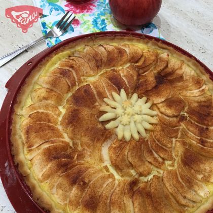 Glutenfreier runder Apfelkuchen