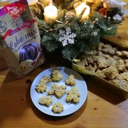 Lebkuchen mit gehackten Nüssen