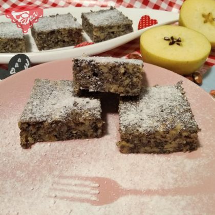 Gluten-free poppy - apple cubes