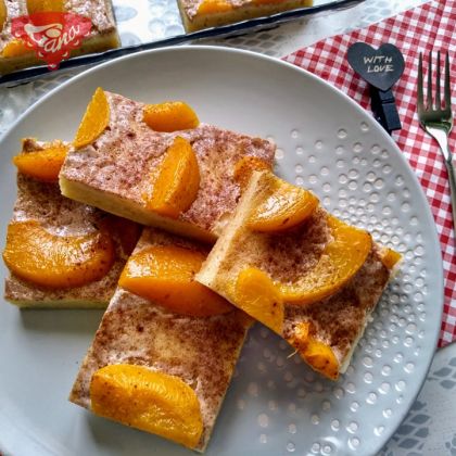 Gluten-free peach cake with cream