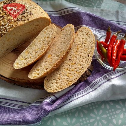 Gluten-free bread with chili and cheddar