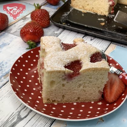 Gluten-free mug cake with fruit