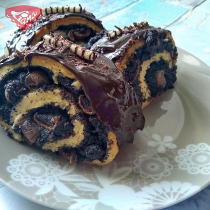 Gluten-free Belgian buns with poppy-cherry filling