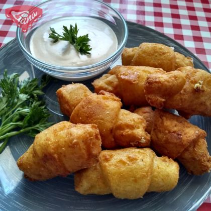 Gluten-free potato rolls filled with grated cheese