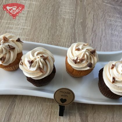 Muffinki z bitą śmietaną karmelową