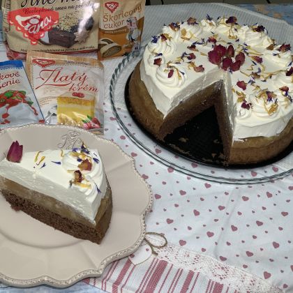 Gluten-free gingerbread cake with apples and mascarpone whipped cream