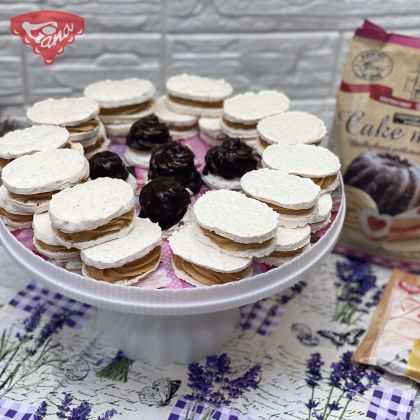 Gluten-free nut and coconut sweets with caramel cream